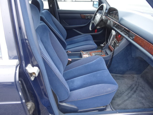 MERCEDES-BENZ 560