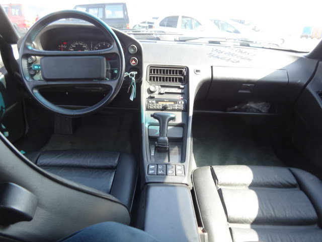 PORSCHE 928