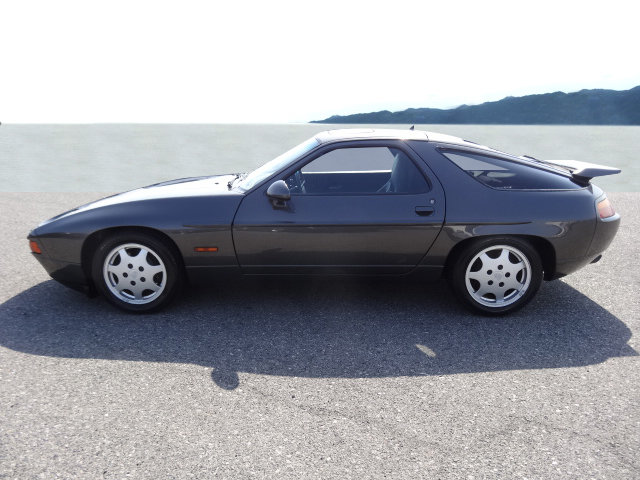 PORSCHE 928