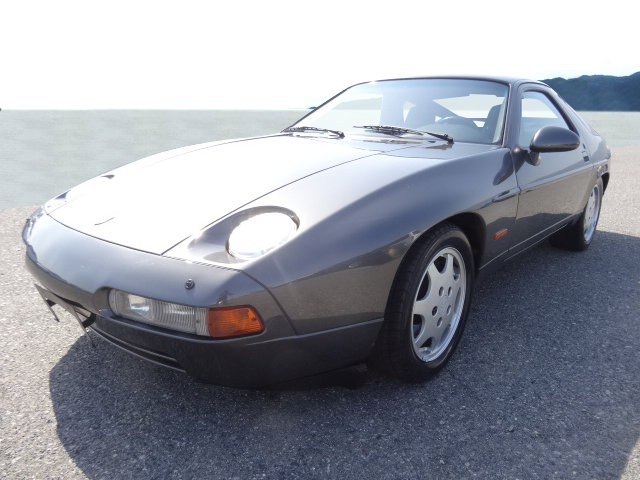 PORSCHE 928