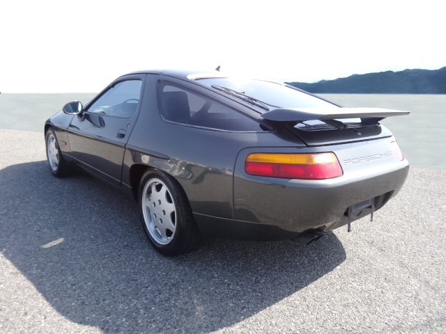 PORSCHE 928