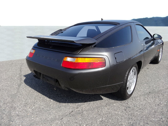 PORSCHE 928