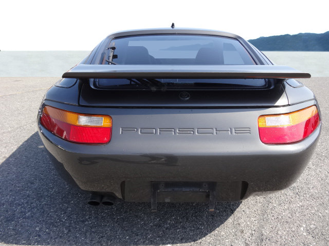 PORSCHE 928