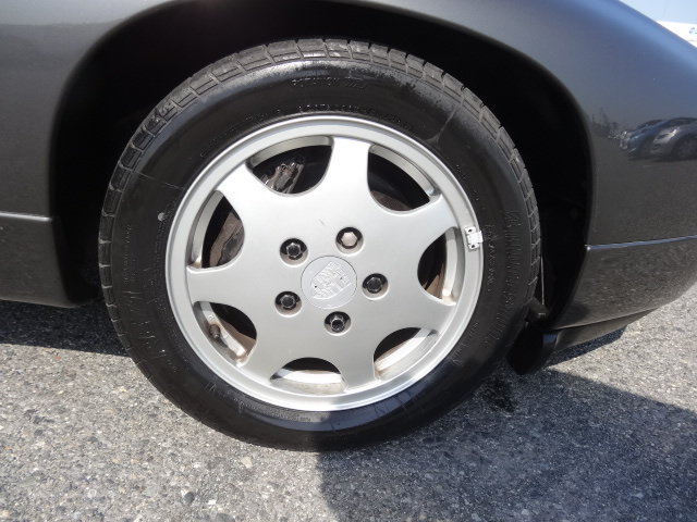 PORSCHE 928