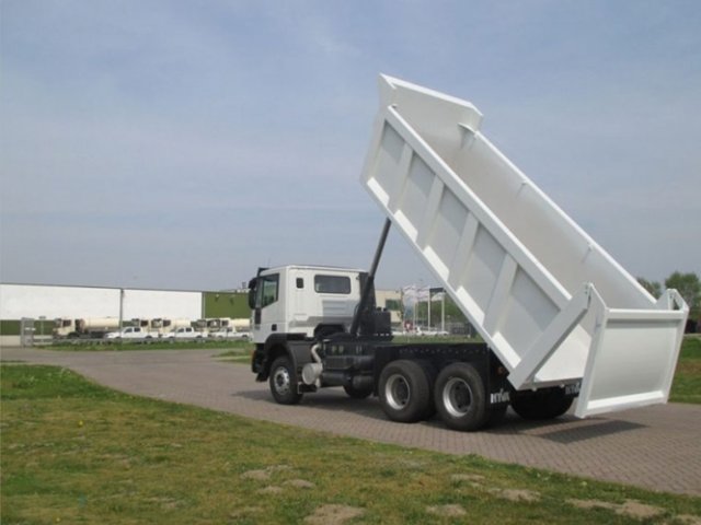 IVECO-MAGIRUS Trakker
