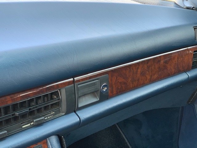 MERCEDES-BENZ 560