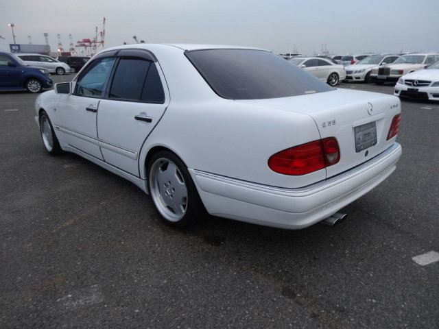 MERCEDES-BENZ E 55 AMG