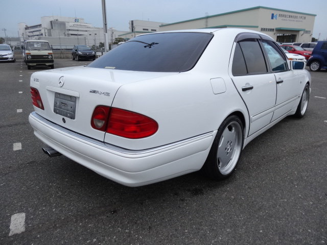 MERCEDES-BENZ E 55 AMG