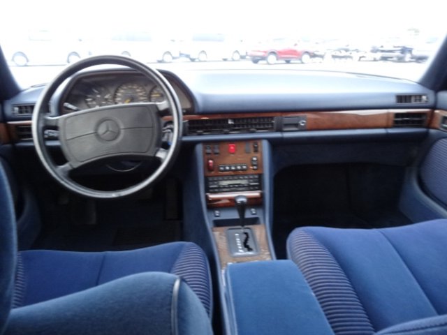 MERCEDES-BENZ 560