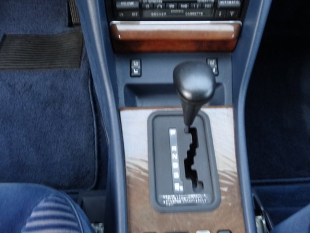 MERCEDES-BENZ 560
