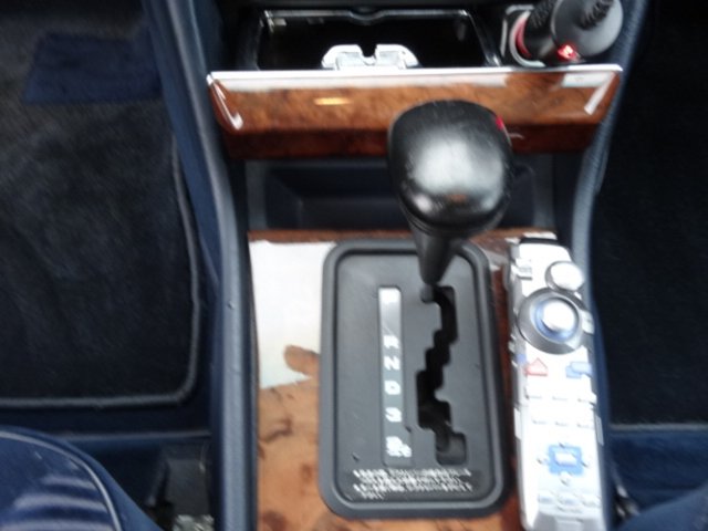 MERCEDES-BENZ 560