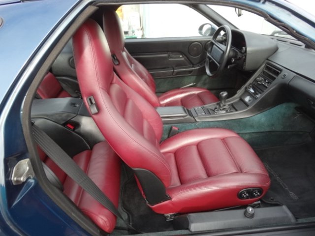 PORSCHE 928