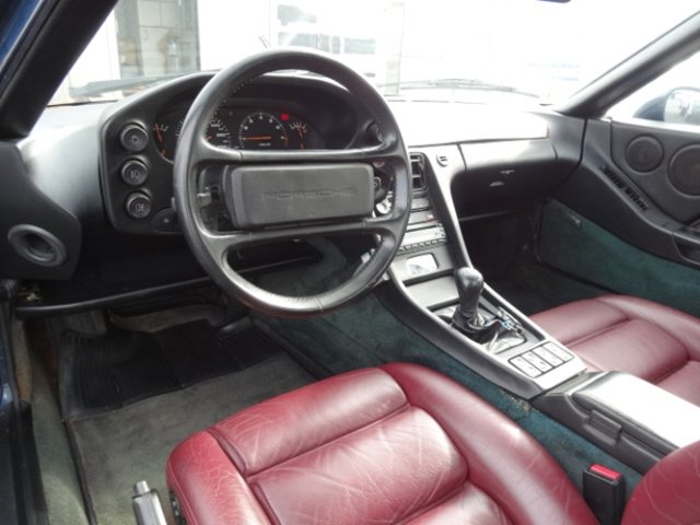 PORSCHE 928