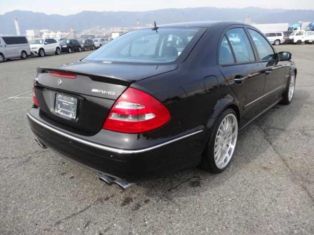 MERCEDES-BENZ E 55 AMG