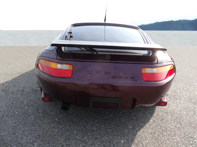 PORSCHE 928