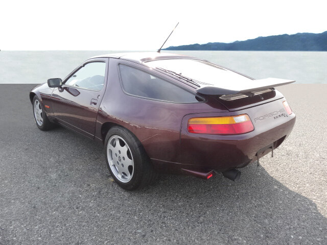 PORSCHE 928