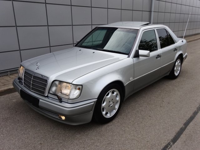 Mercedes-BenzE 500