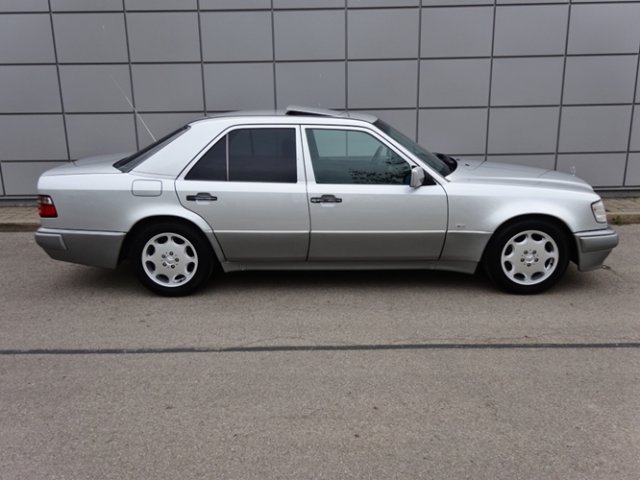 MERCEDES-BENZ E 500