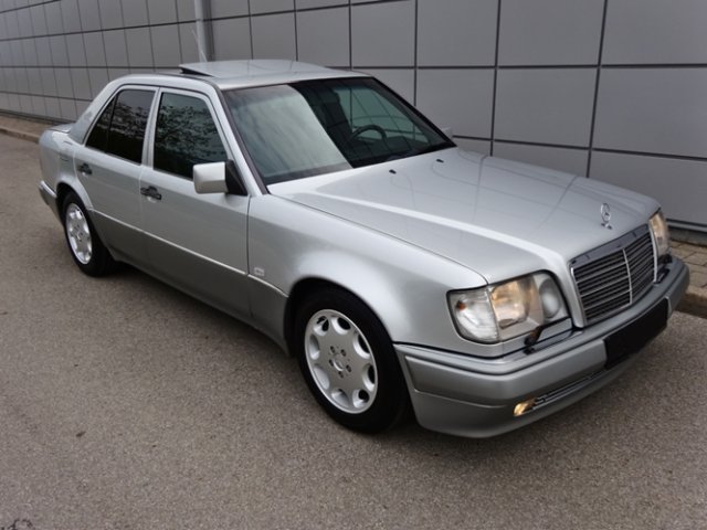 MERCEDES-BENZ E 500