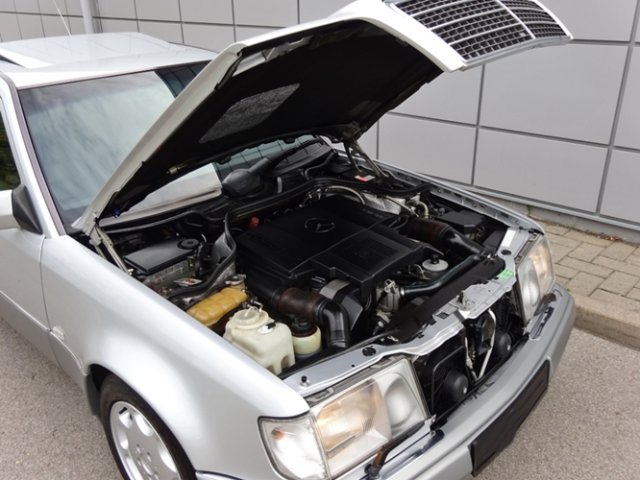 MERCEDES-BENZ E 500