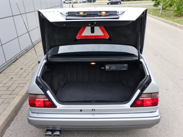 MERCEDES-BENZ E 500