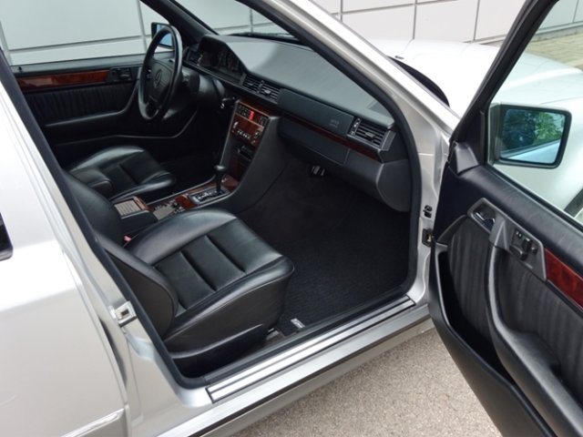 MERCEDES-BENZ E 500