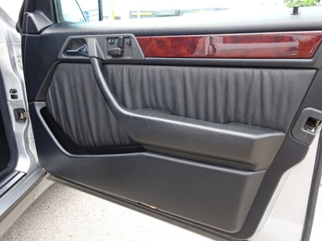 MERCEDES-BENZ E 500