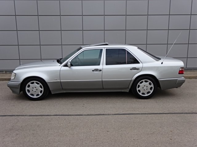 MERCEDES-BENZ E 500
