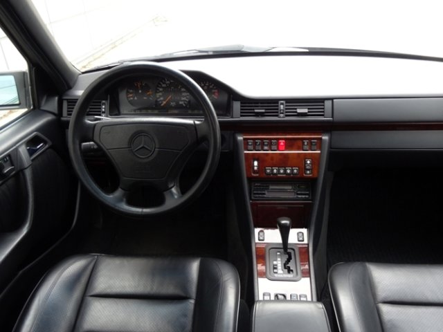 MERCEDES-BENZ E 500