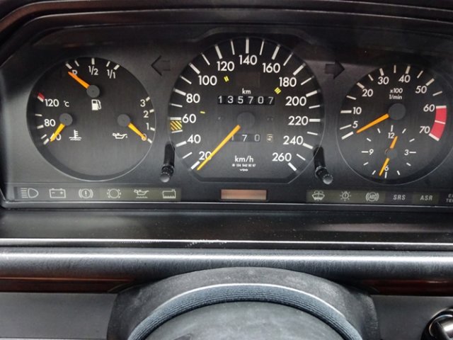 MERCEDES-BENZ E 500