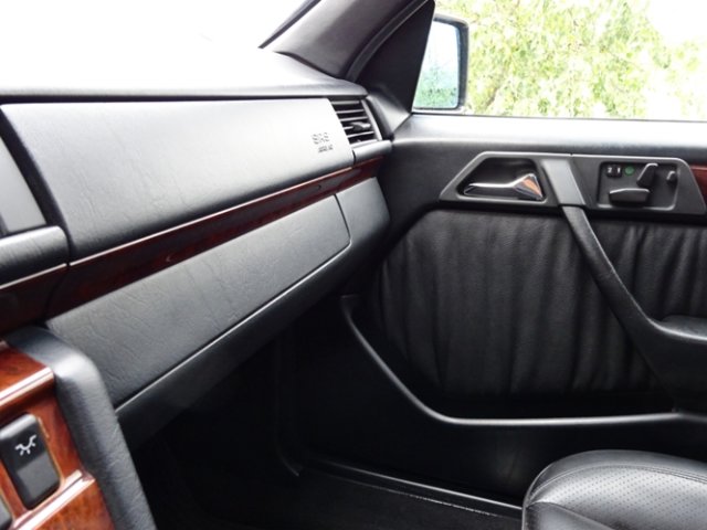 MERCEDES-BENZ E 500