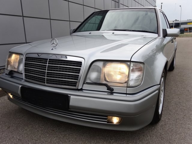 MERCEDES-BENZ E 500