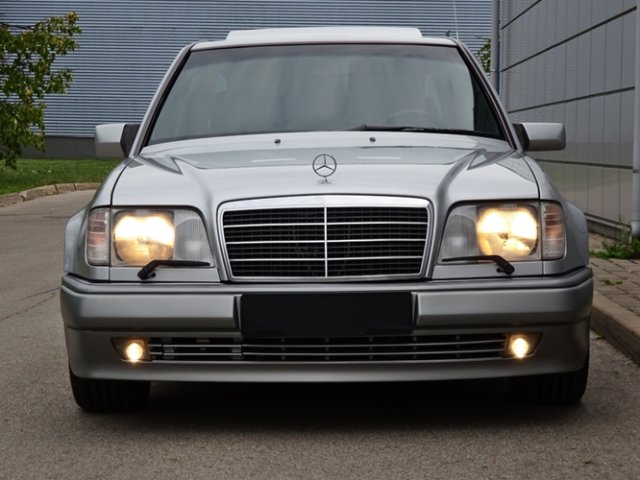 MERCEDES-BENZ E 500