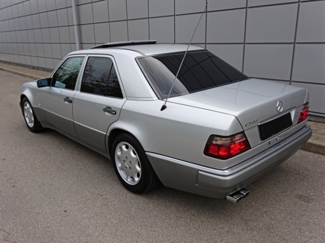 MERCEDES-BENZ E 500