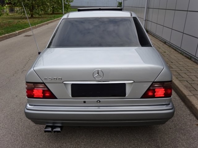 MERCEDES-BENZ E 500