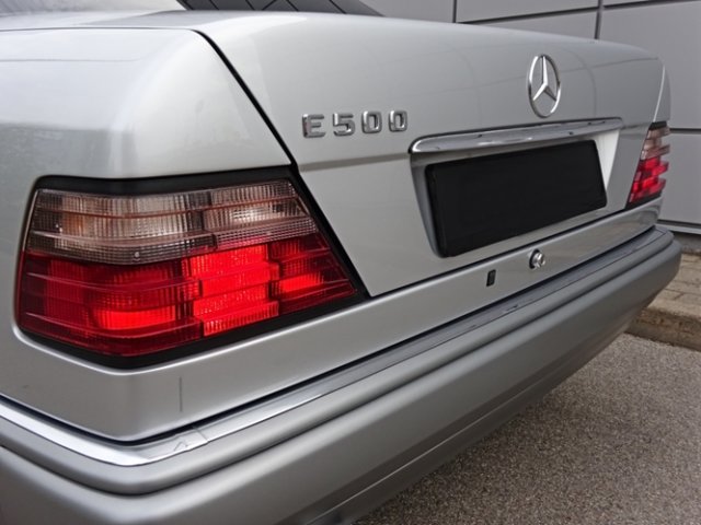 MERCEDES-BENZ E 500