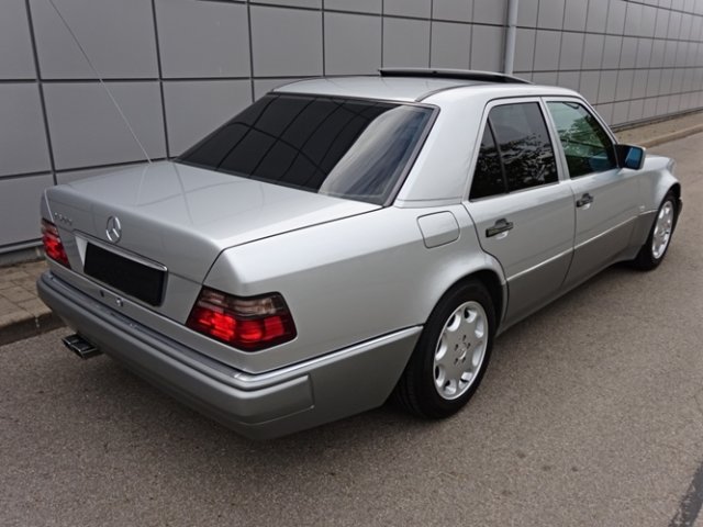 MERCEDES-BENZ E 500