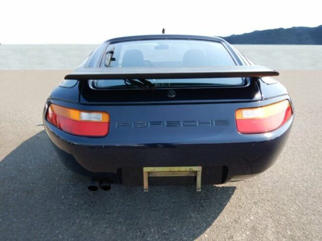 PORSCHE 928