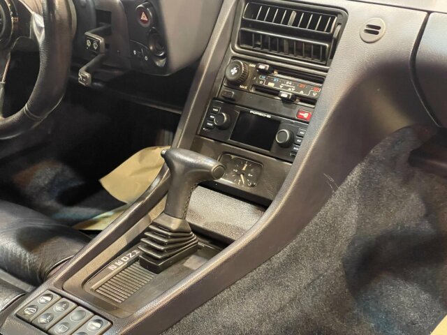 PORSCHE 928