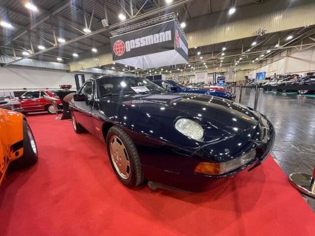 PORSCHE 928