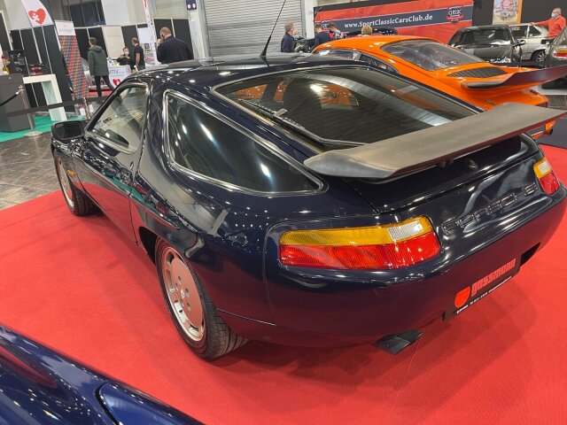 PORSCHE 928