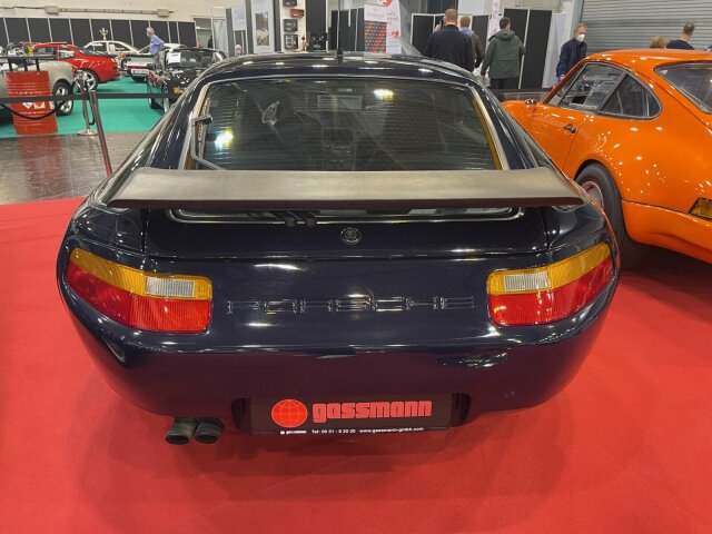 PORSCHE 928