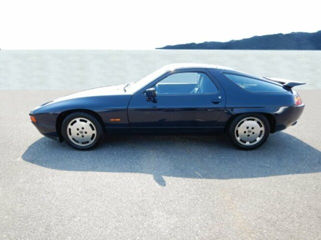 PORSCHE 928