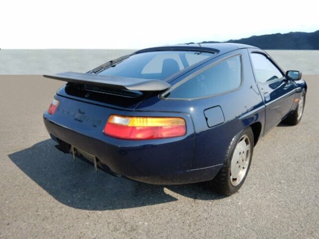 PORSCHE 928