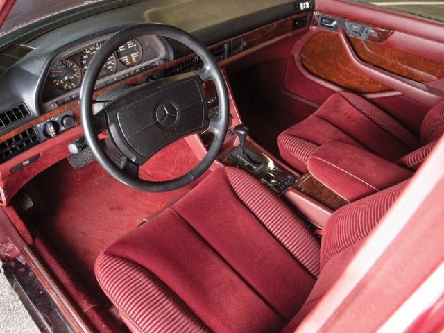 MERCEDES-BENZ 560