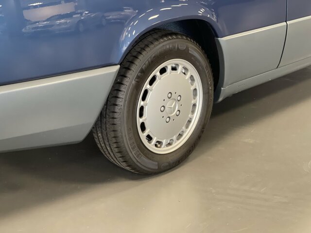 MERCEDES-BENZ 300