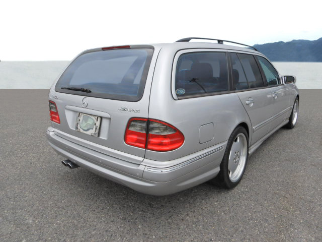 MERCEDES-BENZ E 55 AMG