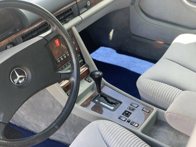 MERCEDES-BENZ 560
