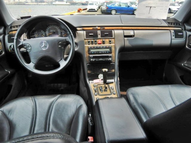MERCEDES-BENZ E 55 AMG
