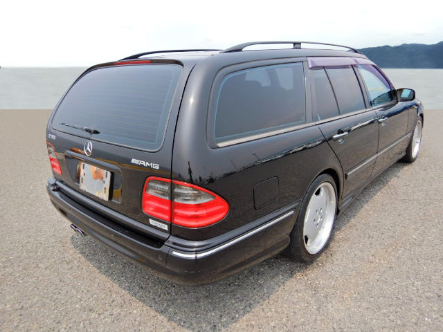 MERCEDES-BENZ E 55 AMG